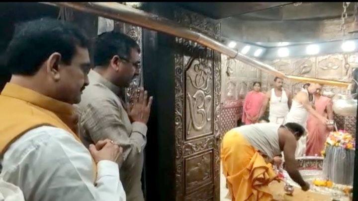 भगवान महाकालेश्वर के दर्शन किए गृह मंत्री डॉ. मिश्रा ने